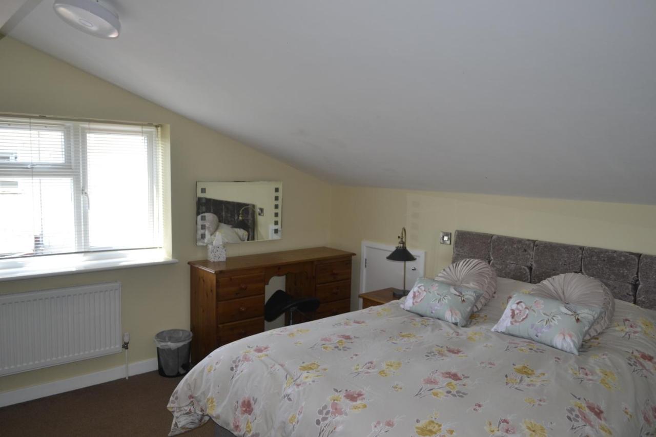The Lawns Tea Room And B&B Ashcott Bagian luar foto